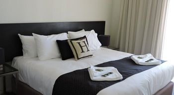 H Boutique Hotel - ACT Tourism 13