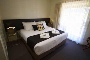 H Boutique Hotel - ACT Tourism 43