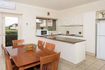 Apartments @ Kew Walpole Gardens - Kew Serviced Townhouses - ACT Tourism 9