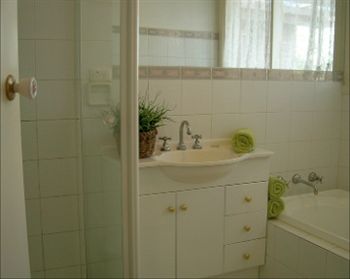 Australian Home Away @ Doncaster Grange Park - ACT Tourism 0