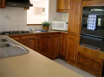 Australian Home Away @ Doncaster Grange Park - ACT Tourism 13