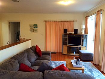 Australian Home Away @ Doncaster Grange Park - ACT Tourism 14