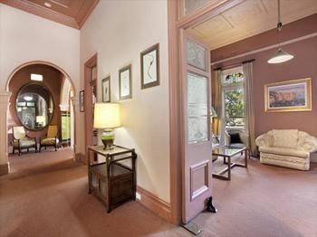 The Victoria & Albert Guesthouse - ACT Tourism 11