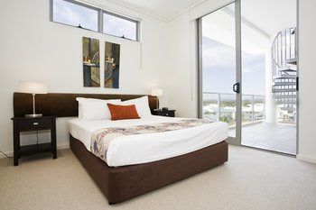 White Shells Luxury Apartments - ACT Tourism 6