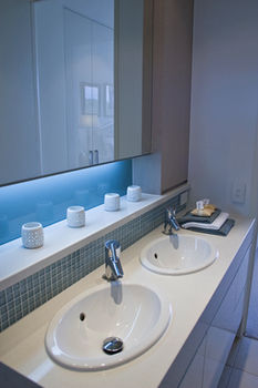 White Shells Luxury Apartments - ACT Tourism 9