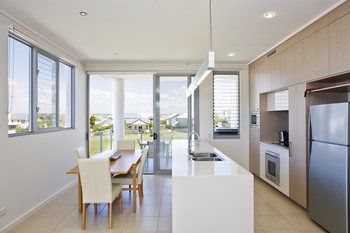 White Shells Luxury Apartments - ACT Tourism 10