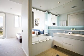 White Shells Luxury Apartments - ACT Tourism 11