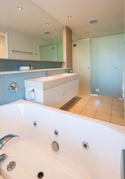 White Shells Luxury Apartments - ACT Tourism 36