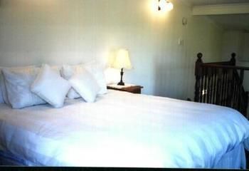 Hill Top Country Guest House - ACT Tourism 0