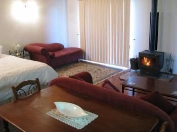 Hill Top Country Guest House - ACT Tourism 7