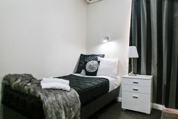 Airport Hotel Sydney - ACT Tourism 3