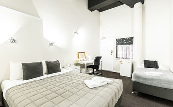 Airport Hotel Sydney - ACT Tourism 9