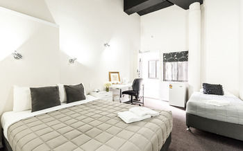 Airport Hotel Sydney - ACT Tourism 13