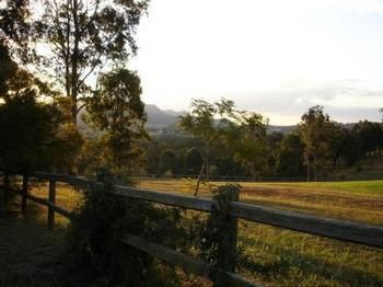 Elfin Hill Country Accommodation - ACT Tourism 3