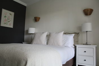 Elfin Hill Country Accommodation - ACT Tourism 9