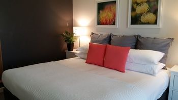 Elfin Hill Country Accommodation - ACT Tourism 20