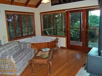 Maleny Tropical Retreat Balinese B&b - ACT Tourism 6