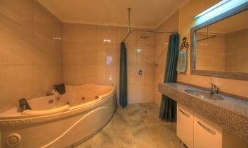 Maleny Tropical Retreat Balinese B&b - ACT Tourism 68