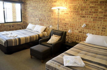 Golden Beach Motor Inn - ACT Tourism 7