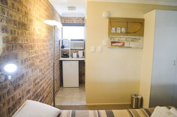 Golden Beach Motor Inn - ACT Tourism 10