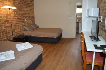 Golden Beach Motor Inn - ACT Tourism 19