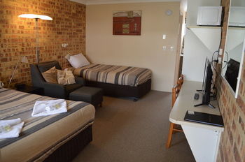 Golden Beach Motor Inn - ACT Tourism 22