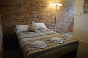 Golden Beach Motor Inn - ACT Tourism 23