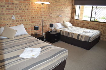 Golden Beach Motor Inn - ACT Tourism 24