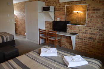 Golden Beach Motor Inn - ACT Tourism 25