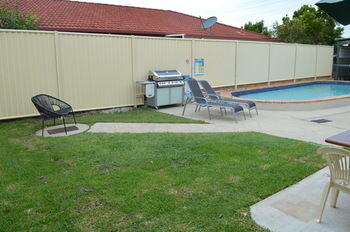 Golden Beach Motor Inn - ACT Tourism 27