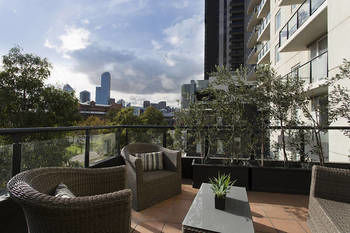 Platinum Apartments On Whiteman St - ACT Tourism 1