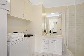 Platinum Apartments On Whiteman St - ACT Tourism 12