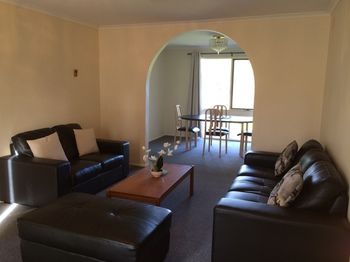 Australian Home Away At East Doncaster - ACT Tourism 17