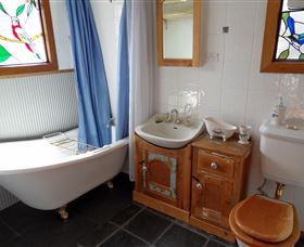 Peck's On Pine Victorian Cottage - ACT Tourism 0