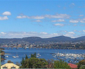 Ashwood Apartments - Lindisfarne - ACT Tourism 0