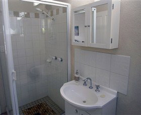 Ashwood Apartments - Lindisfarne - ACT Tourism 5