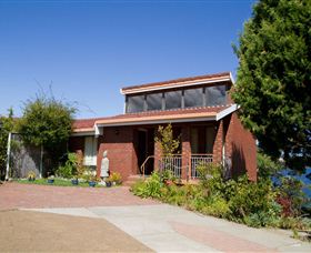 Waterside Accommodation - Derwent Retreat - ACT Tourism 0