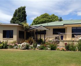 Beachway Motel + Restaurant - ACT Tourism 0