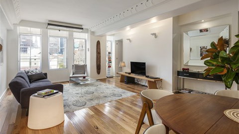 Loft On Collins - ACT Tourism 0