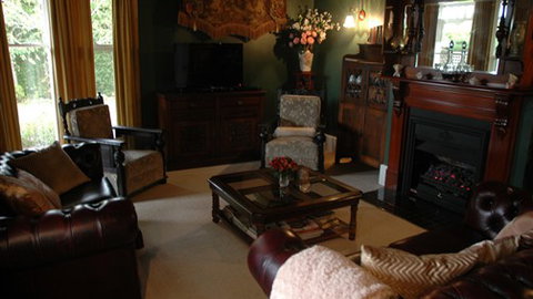 Heytesbury House B&B - ACT Tourism 4