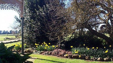 Abergeldie Bed & Breakfast - ACT Tourism 0