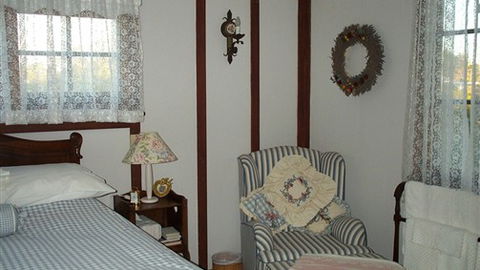 Briarswood Cottage Bed And Breakfast - ACT Tourism 3