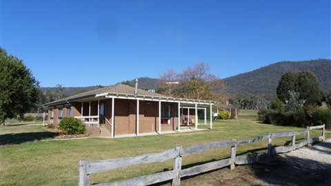 Sweetwater Stays Rural Retreat - ACT Tourism 6