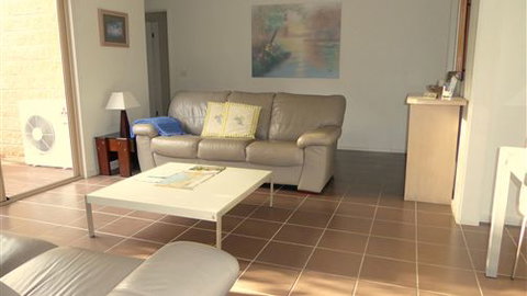 Sunny Hill Villa - ACT Tourism 0