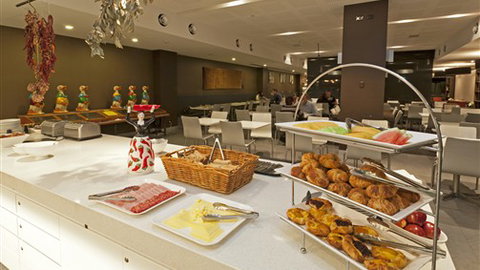 Causeway 353 Hotel - ACT Tourism 4