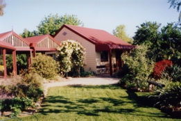 Alpine Country Cottages - ACT Tourism 0