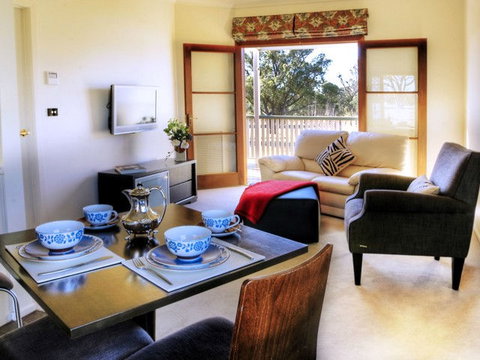 Alpine Lodges - ACT Tourism 0
