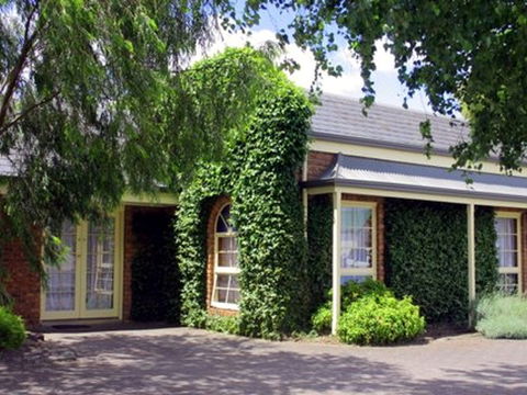 Arkana Motor Inn & Terrace Apartments - ACT Tourism 1