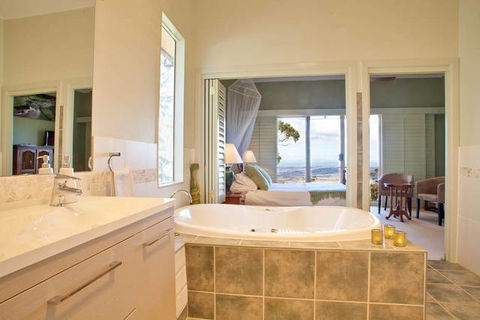 Avocado Sunset Bed & Breakfast - ACT Tourism 4