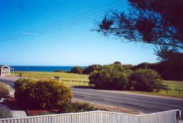 Bott's Beach Retreat - ACT Tourism 4